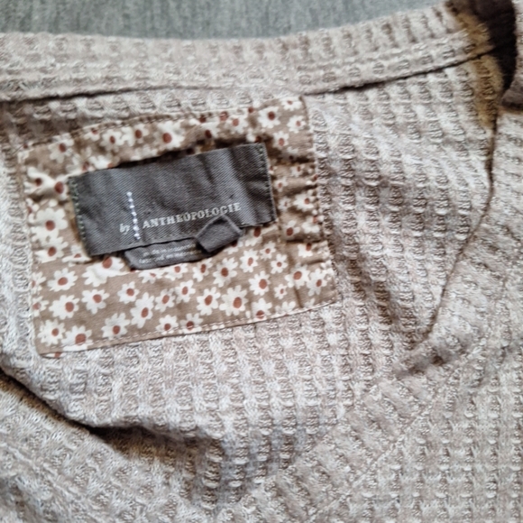 By Antropologie Light Taupe V-Neck Knit Top - Picture 10 of 12